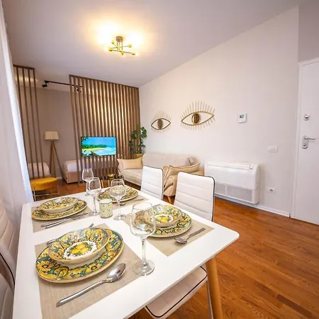 Terrace Apartment *